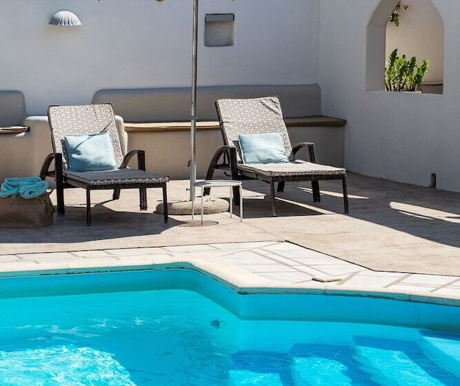 Трехместный Номер Стандарт Вид на Бассейн, Quartano Suites By Heliessa, Adults Only