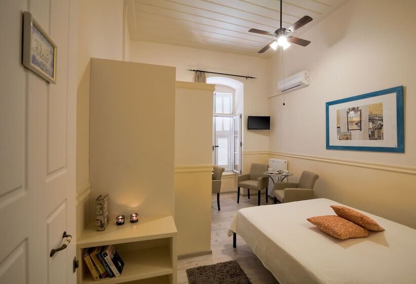 Quarto Estandar Individual, Omorfi Poli