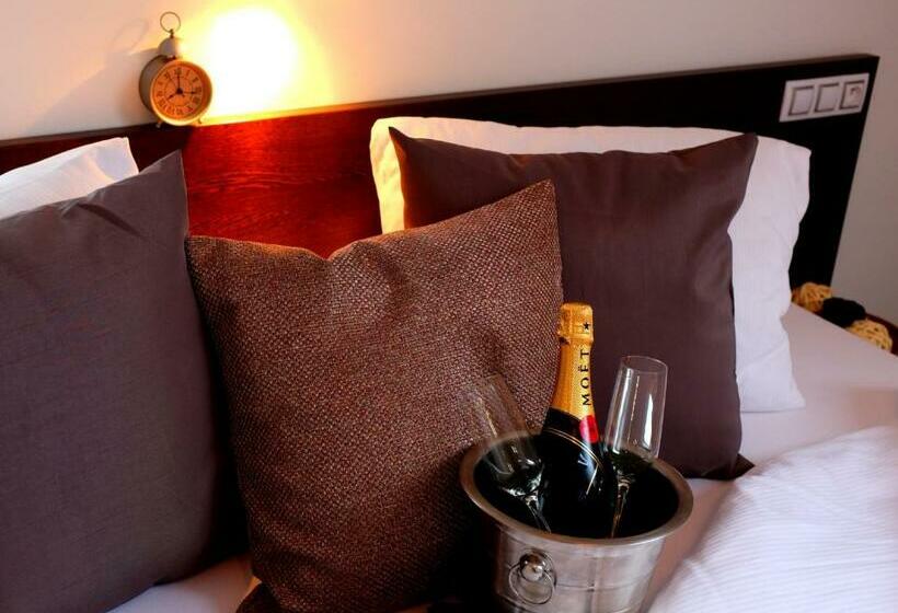 Номер Стандарт Трехместный, Wine & Wellness Hotel Besední Dům