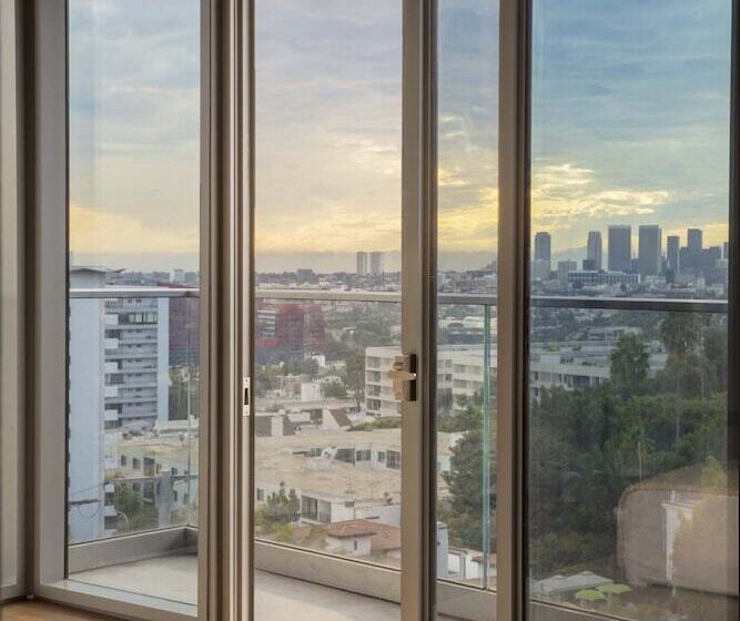 可观景的套房, 1 Hotel West Hollywood