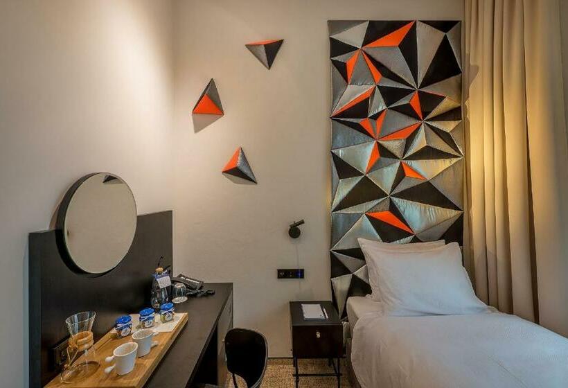 اتاق استاندارد, Artagonist Art