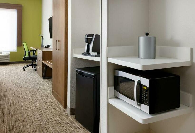 带大床的豪华间, Holiday Inn Express & Suites Oakhurst Yosemite Park Area, An Ihg