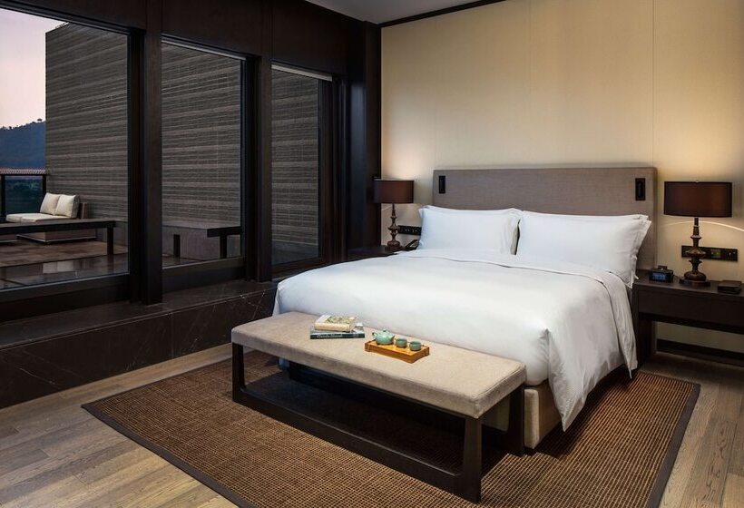 Номер Executive, Hilton Ningbo Dongqian Lake