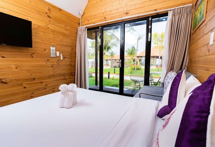 خانه یا کلبه ی ییلاقی با نمای استخر, Ttc Resort Ninh Thuan  Unlimited Access To Water Park