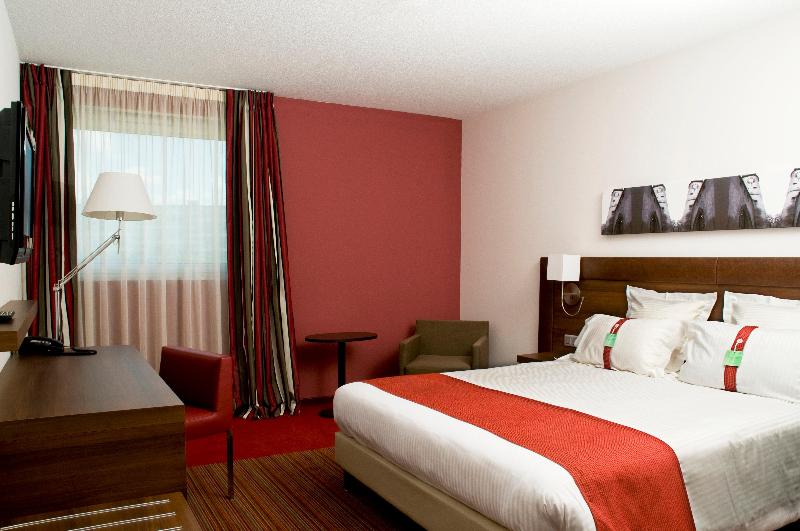 اتاق استاندارد چهار تخته, Dragon House B&b