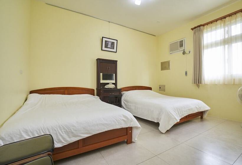 اتاق استاندارد چهار تخته, Dragon House B&b