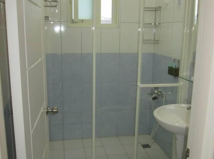 اتاق خانوادگی, Dragon House B&b