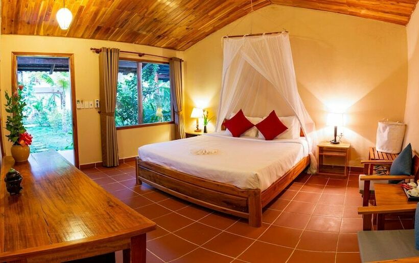 بانگلوی سوپریور, La Casa Resort