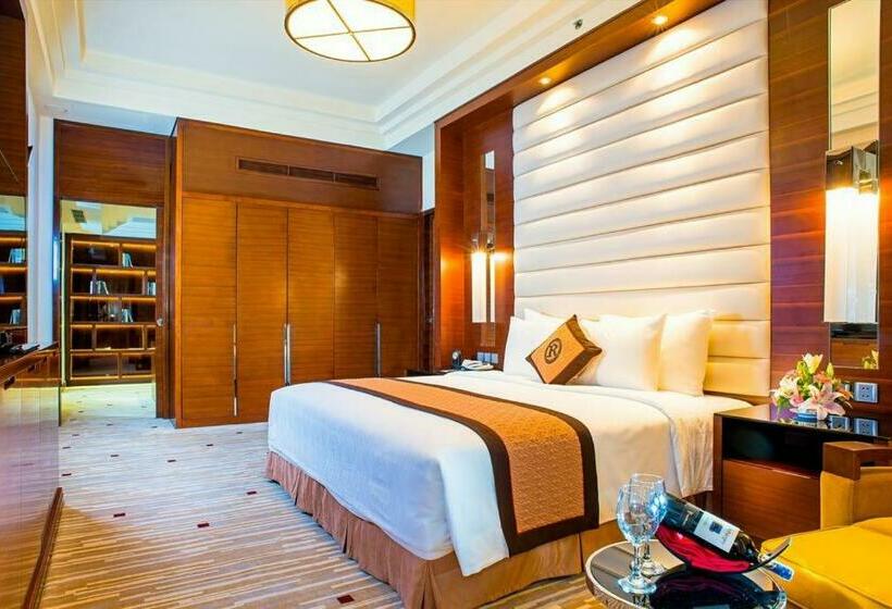 سوییت با چشم‌انداز دریا, Royal Halong