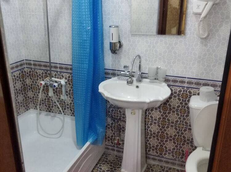 标准三人间, B&b Bahodir