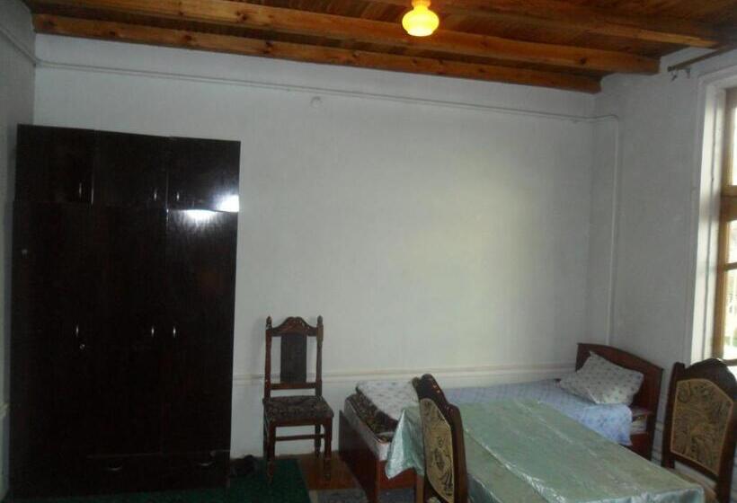 标准单人间, B&b Bahodir