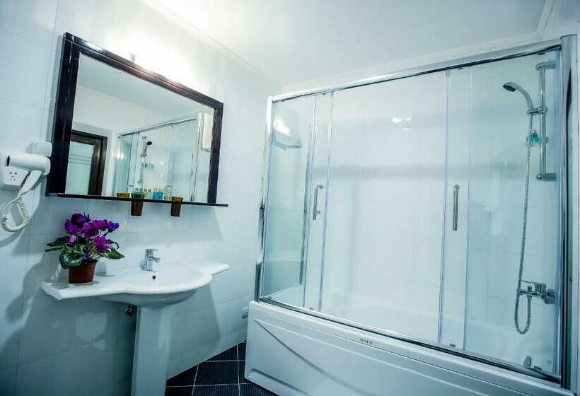 سوییت جونیور, Aria Hotel Chisinau