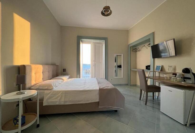 Номер Deluxe с Балконом, Palazzo Palumbo
