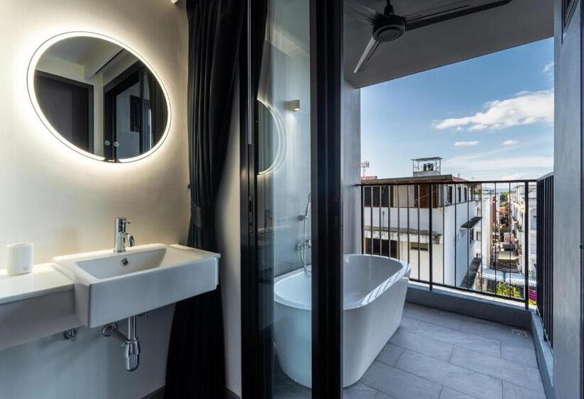 디럭스 룸, Newly Opened   Blu Monkey Hub And Hotel Krabi Town