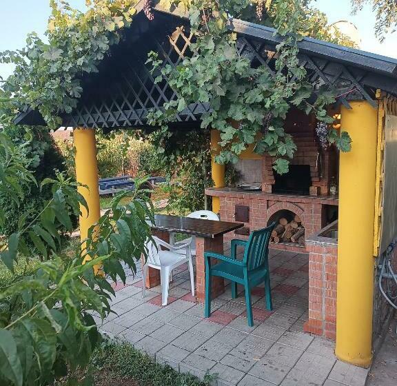 بانگلوی استاندارد, La Prietenicu