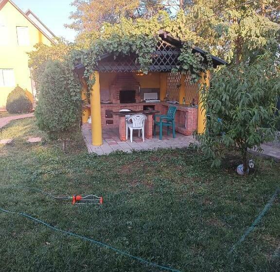 بانگلوی استاندارد, La Prietenicu