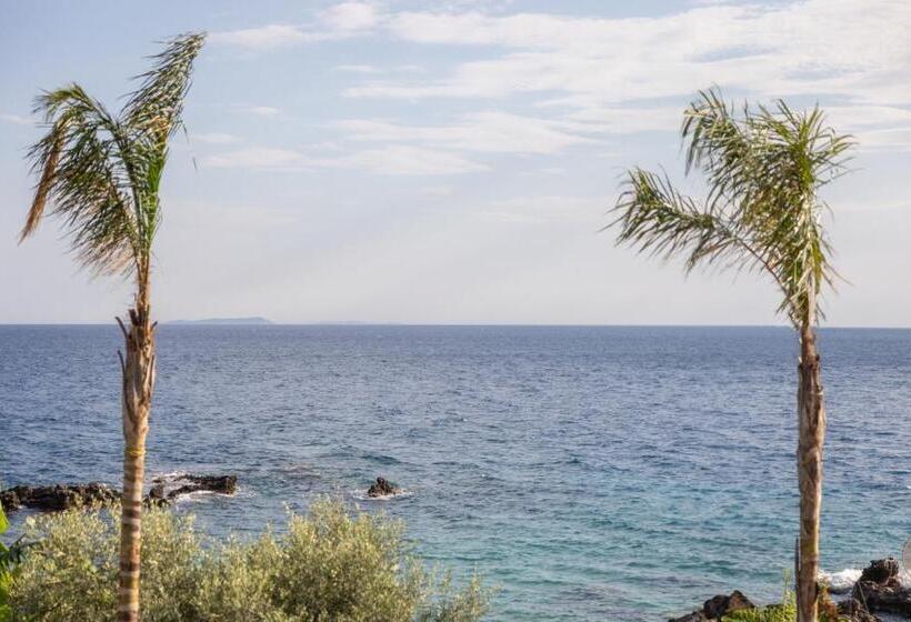 اتاق لوکس, Beyond A Luxury Boutique