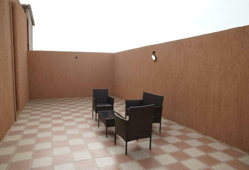 1 Szobás Apartman Terasszal, عنوانك للشقق المخدومة