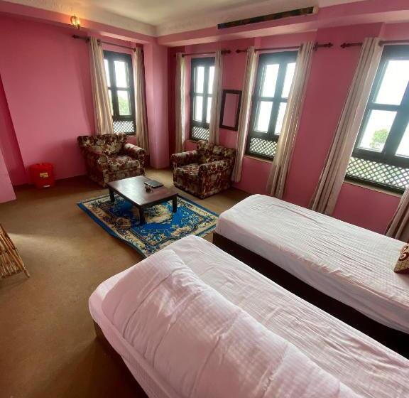 اتاق اکونومی, The Nest Guest House