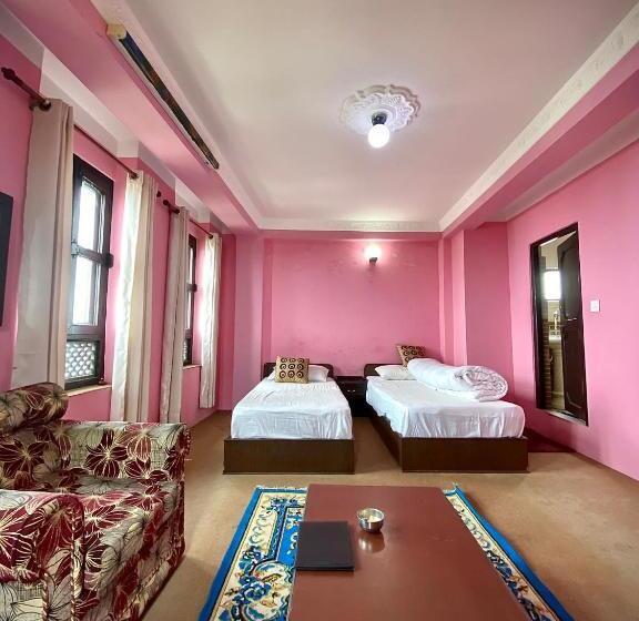 اتاق اکونومی, The Nest Guest House