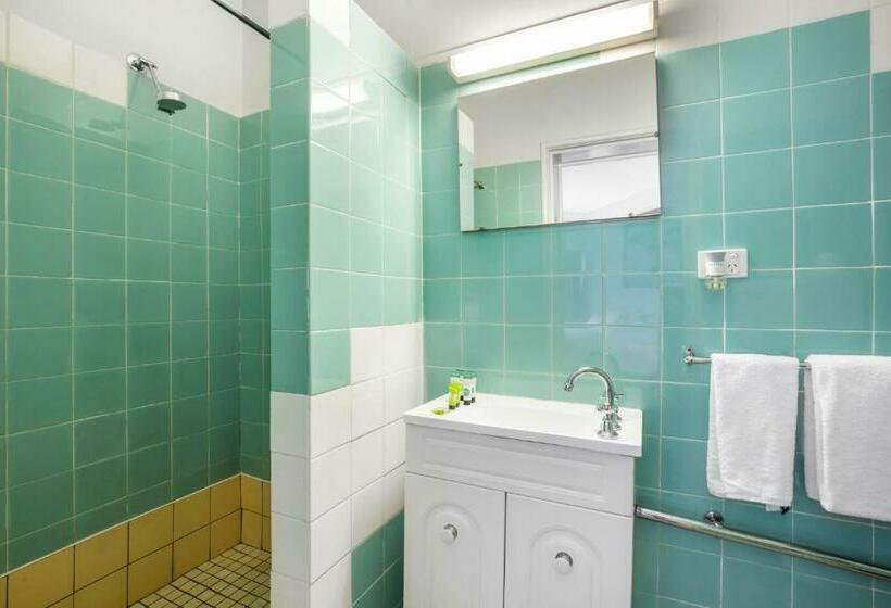 استودیوی استاندارد, Meadow Inn Hotel Motel