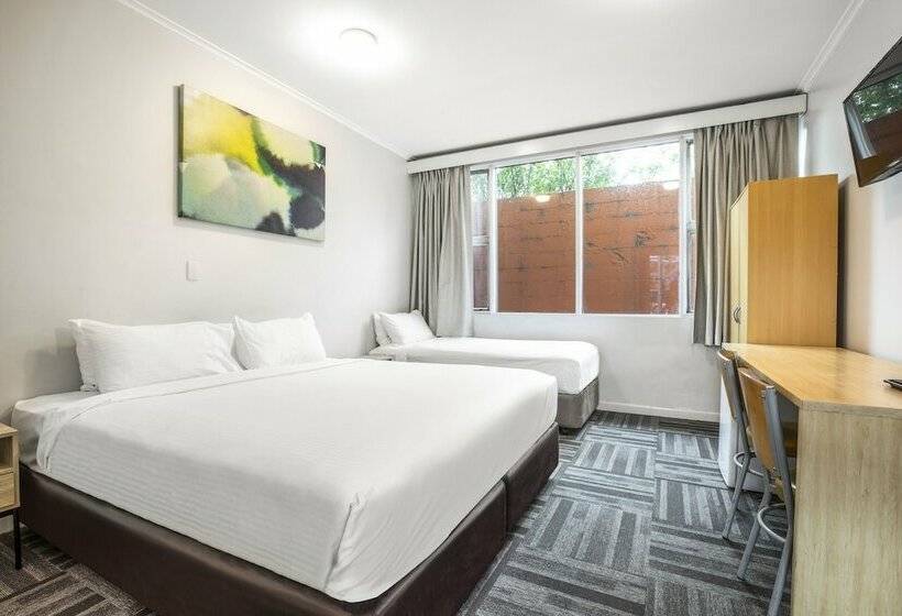استودیوی استاندارد, Meadow Inn Hotel Motel