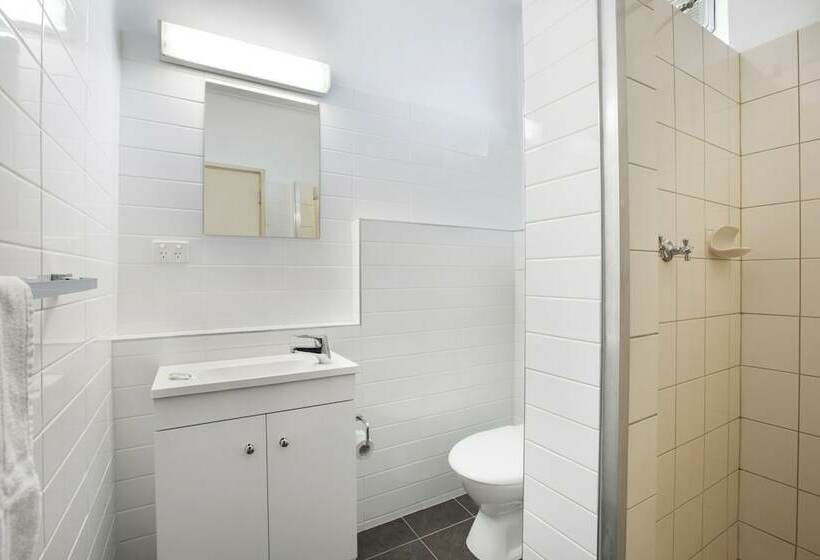 استودیوی استاندارد, Meadow Inn Hotel Motel
