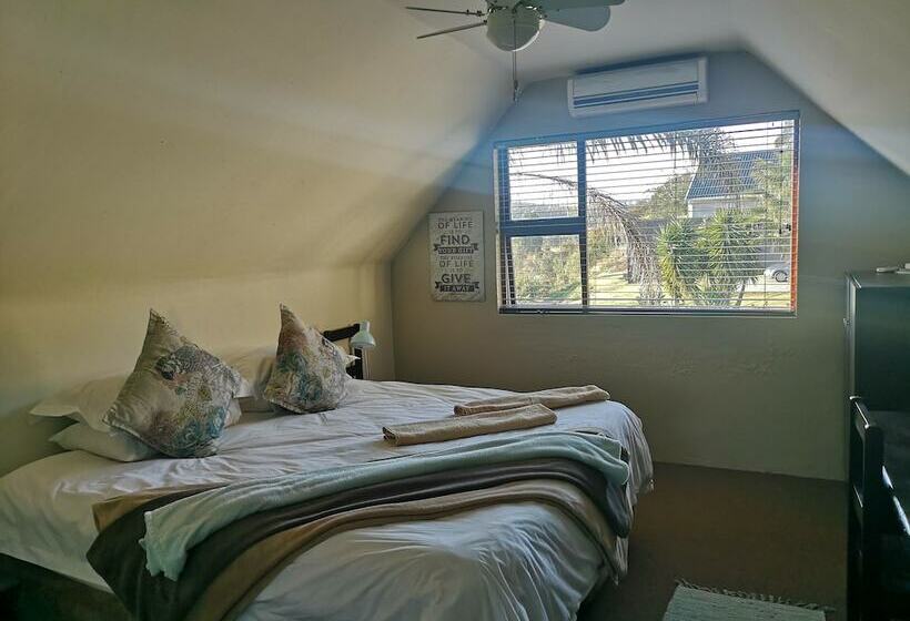 Дом 4 Спальни, Mackenzies Accommodation