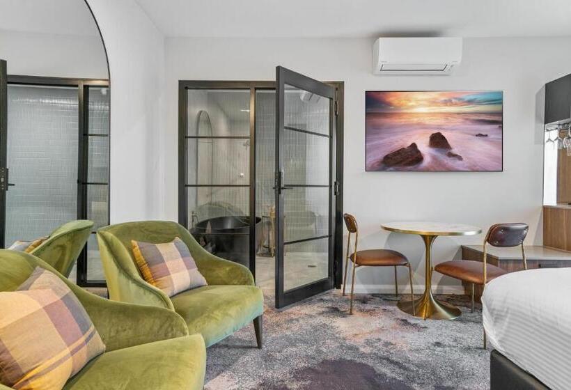 اتاق سوپریور با تخت بزرگ, St Hugh Hotel Wagga Wagga
