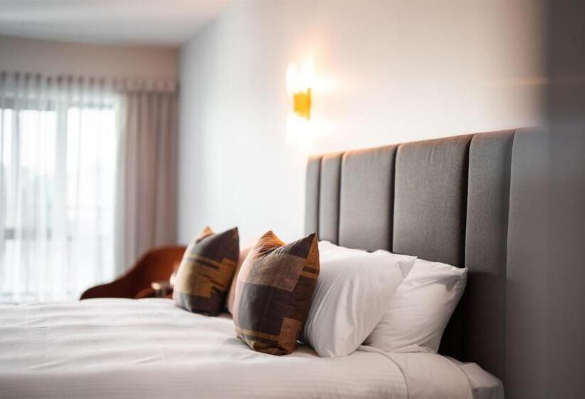 اتاق سوپریور با تخت بزرگ, St Hugh Hotel Wagga Wagga