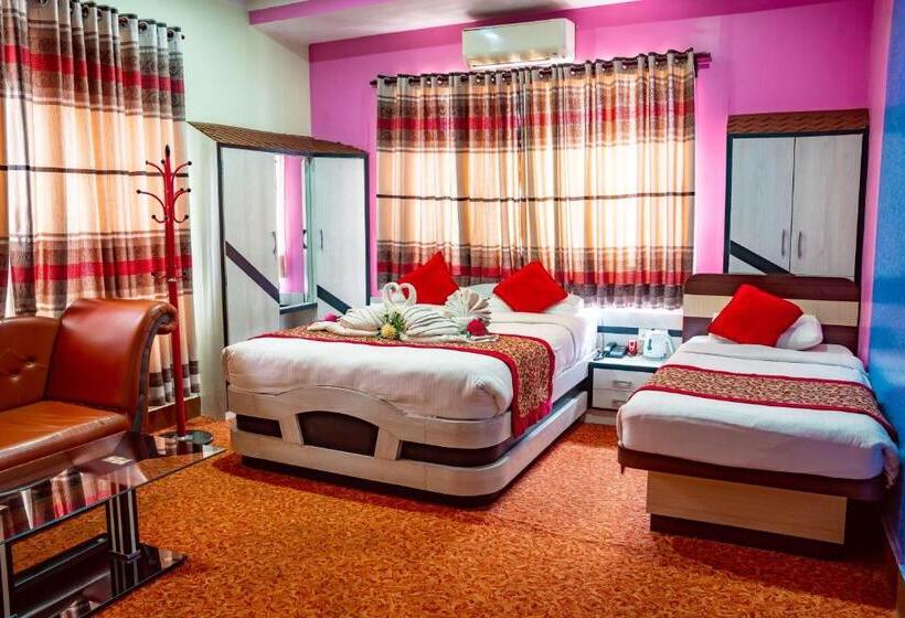 مجموعه ویستا شهر, Everest Inn Pvt. Ltd
