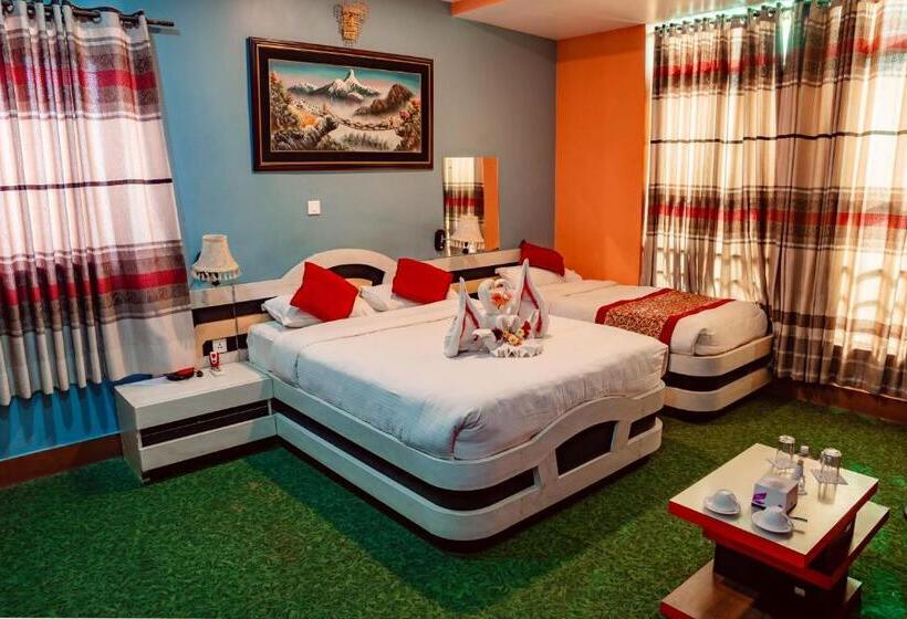مجموعه ویستا شهر, Everest Inn Pvt. Ltd