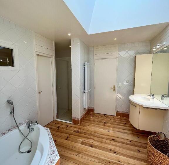 Трехместный Номер Стандарт Вид на Сад, La Villa Des 3 Pins