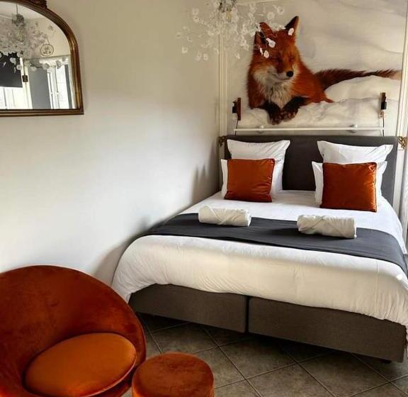 Номер Стандарт Вид на Горы, Le Renard Or