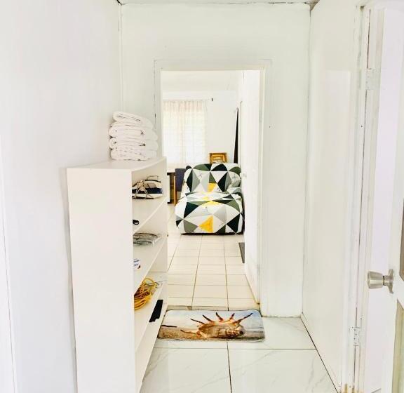 اتاق استاندارد سه نفره, Tonga Cottage   Private Rooms With Shared Facilities