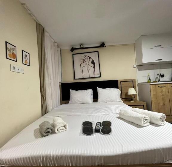 Трехместный Номер Стандарт Вид на Сад, Taksim Nikea Suites 80