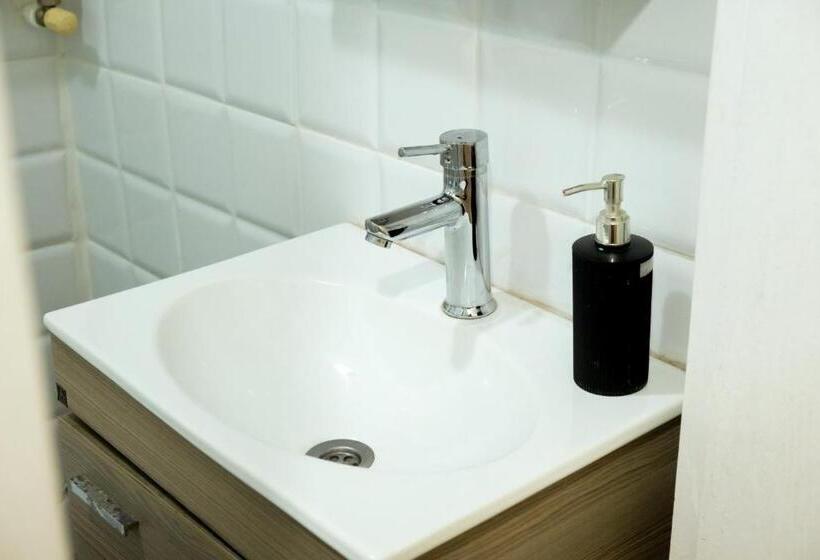 Трехместный Номер Стандарт Вид на Сад, Taksim Nikea Suites 80