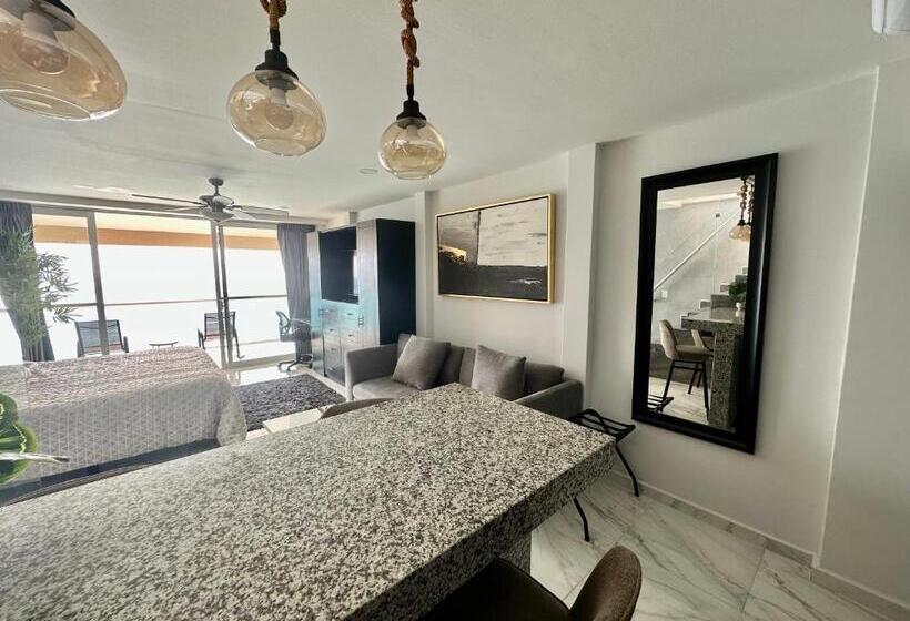 آپارتمان 1 خوابه با چشم‌انداز دریا, Beachfront Penthouse