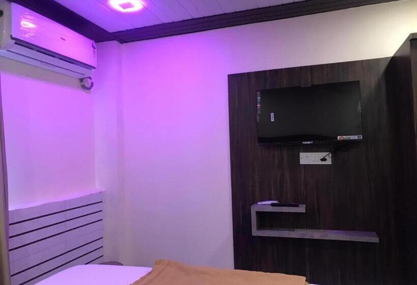 Номер Deluxe, Navnath Inn   Taloja Midc