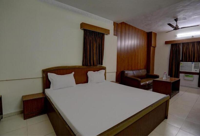 اتاق کلاسیک سه تخته, Oyo Hotel Friday S