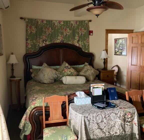 Люкс Deluxe Кровать Кинг, All Seasons Inn