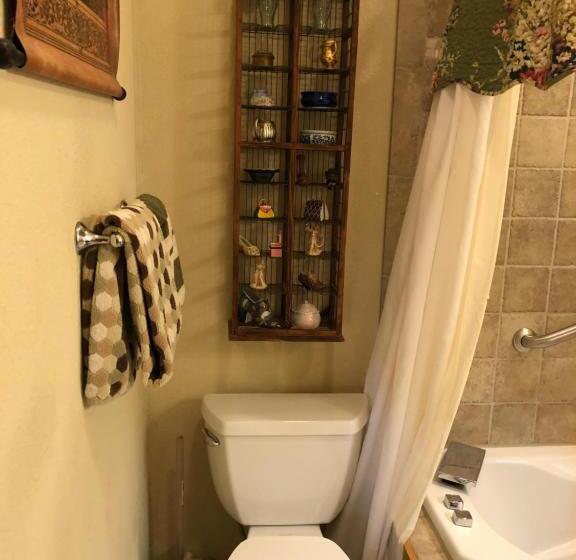 Люкс Deluxe Кровать Кинг, All Seasons Inn
