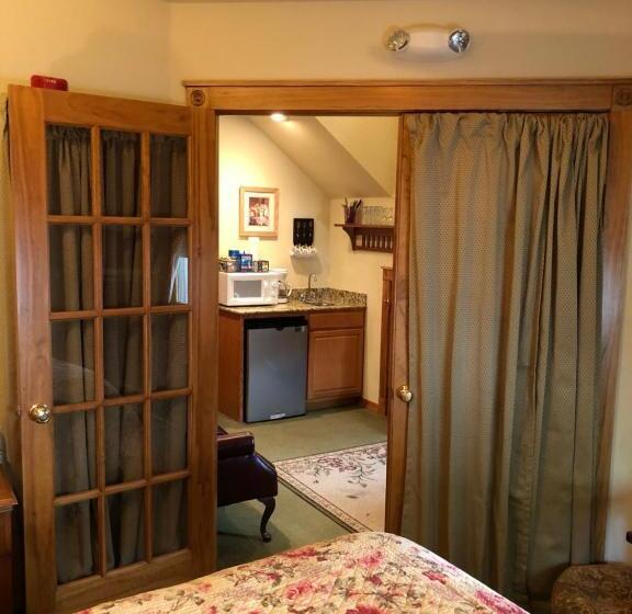 Люкс 2 Спальни, All Seasons Inn