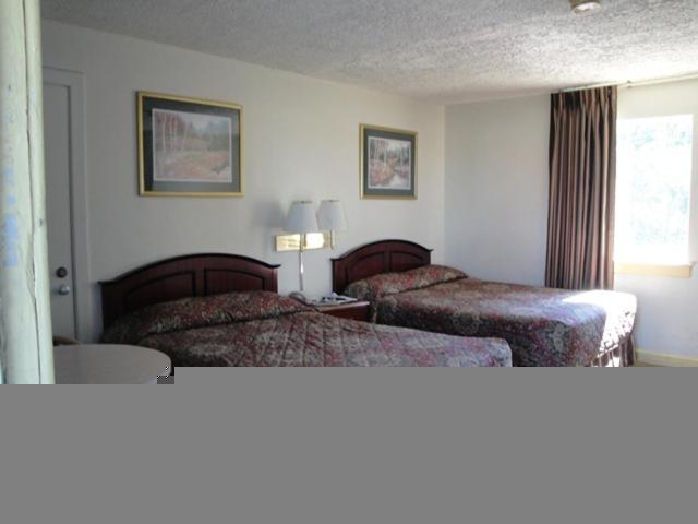 带2个双人床的标准工作室, Budget Inn Danville