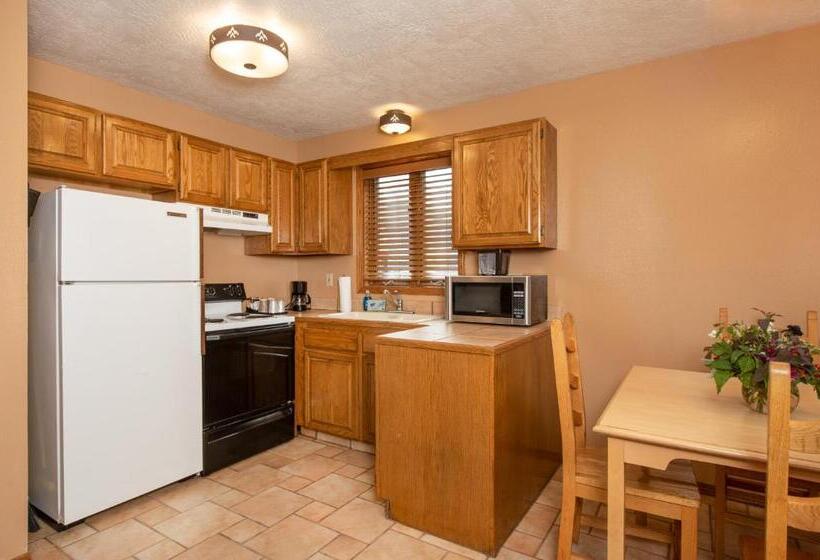 Студия Deluxe, Flat Creek Inn