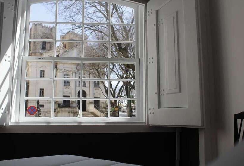 اتاق استاندارد با سرویس بهداشتی مشترک, Largo Da Se Guest House  Horigem