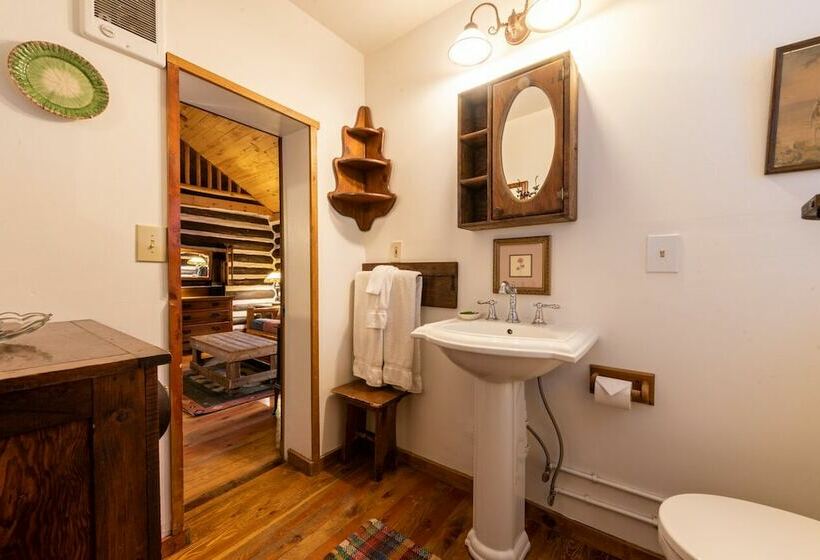 디럭스 스튜디오, Pioneer Guest Cabins