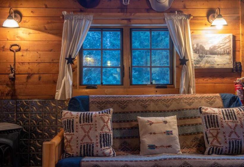 침실 2개 주택, Pioneer Guest Cabins