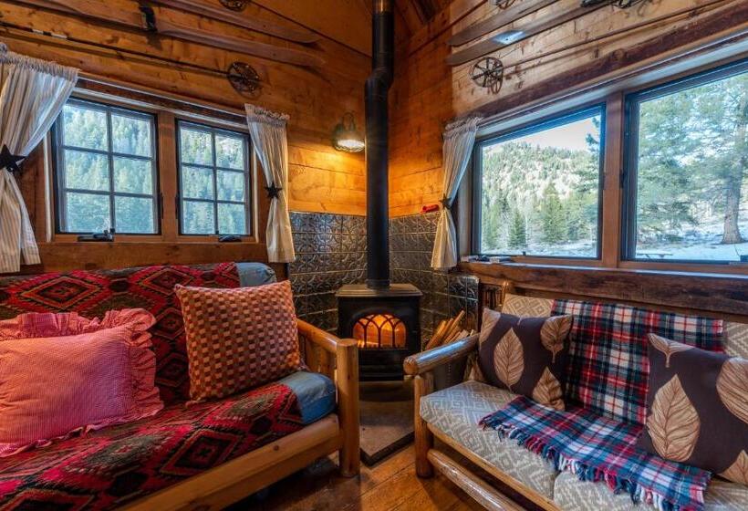 침실 2개 주택, Pioneer Guest Cabins