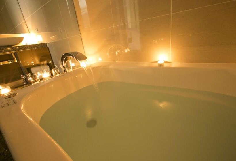 جناح, The Strings Hotel Nagoya